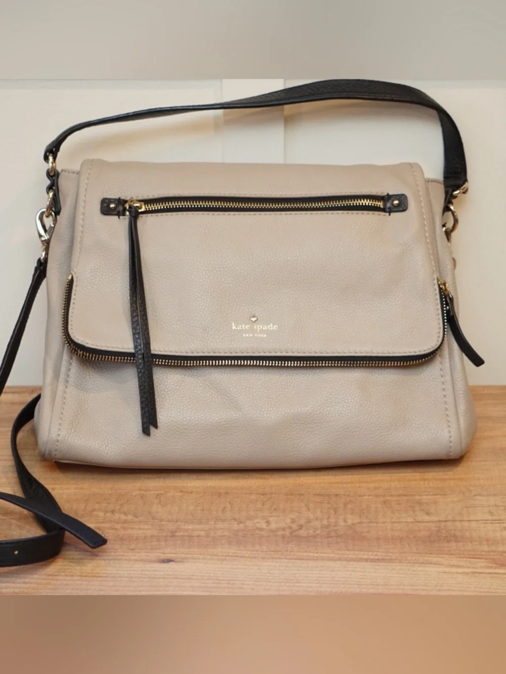 kate spade Beige Shoulder Bag with Black Trim - Picture 13 of 13